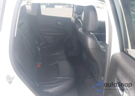 2017 Jeep New Compass Latitude 4X4 z USA, uszkodzony, nr VIN 3C4NJDBB6HT641838